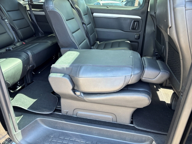 Fahrzeugabbildung Opel Zafira Life Elegance M 2.0 D EU6d HUD StandHZG Panorama Navi Soundsystem Massagesitze