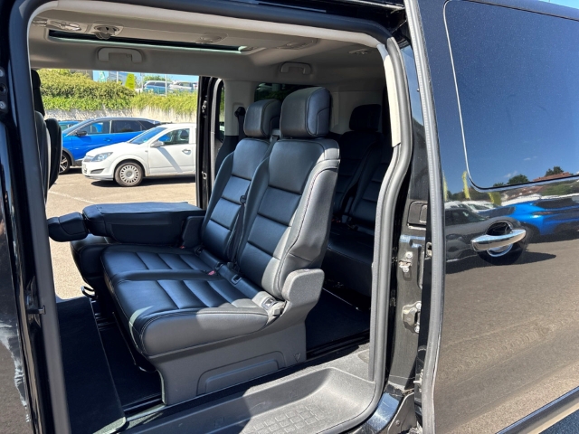Fahrzeugabbildung Opel Zafira Life Elegance M 2.0 D EU6d HUD StandHZG Panorama Navi Soundsystem Massagesitze