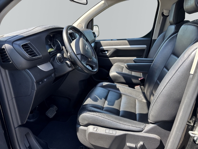 Fahrzeugabbildung Opel Zafira Life Elegance M 2.0 D EU6d HUD StandHZG Panorama Navi Soundsystem Massagesitze