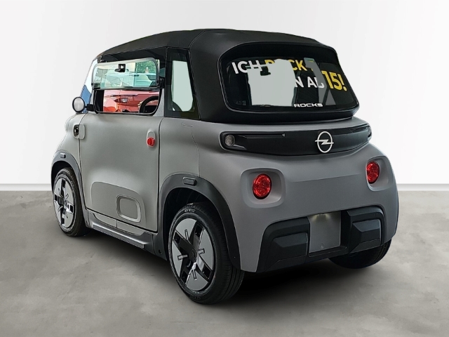 Fahrzeugabbildung Opel Rocks GS Handyhalterung Fußmatten Digitales Cockpit LED Scheinwerfer und Tagfahrlicht - mit KI generiert/bearbeitet