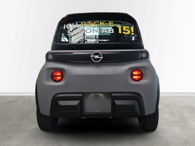 Fahrzeugabbildung Opel Rocks GS Handyhalterung Fußmatten Digitales Cockpit LED Scheinwerfer und Tagfahrlicht - mit KI generiert/bearbeitet
