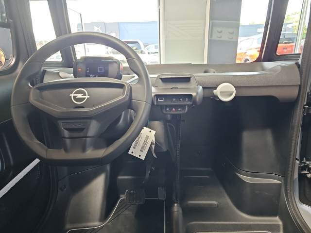 Fahrzeugabbildung Opel Rocks GS Handyhalterung Fußmatten Digitales Cockpit LED Scheinwerfer und Tagfahrlicht - mit KI generiert/bearbeitet