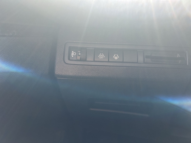 Fahrzeugabbildung Peugeot 3008 Hybrid Allure Pack Navi Digitales Cockpit LED ACC 2-Zonen-Klimaautom DAB