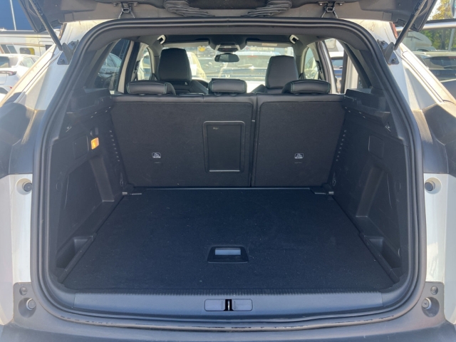 Fahrzeugabbildung Peugeot 3008 Hybrid Allure Pack Navi Digitales Cockpit LED ACC 2-Zonen-Klimaautom DAB
