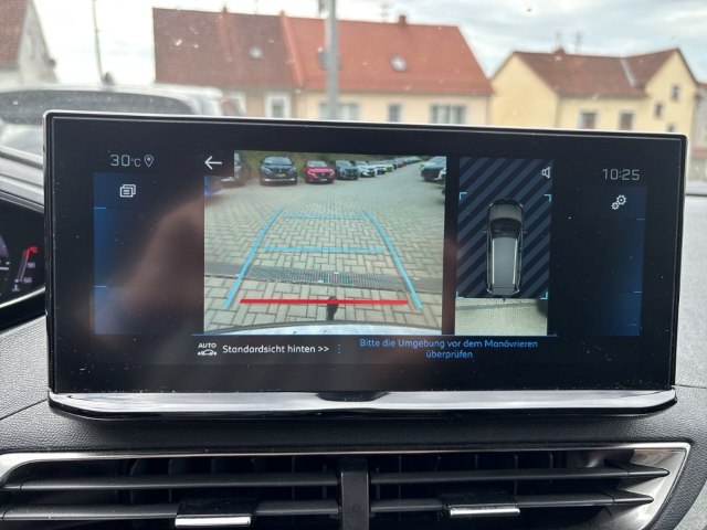 Fahrzeugabbildung Peugeot 5008 GT Navi Digitales Cockpit LED ACC 2-Zonen-Klimaautom Fahrerprofil DAB Ambientebeleuchtung - mit KI generiert/bearbeitet