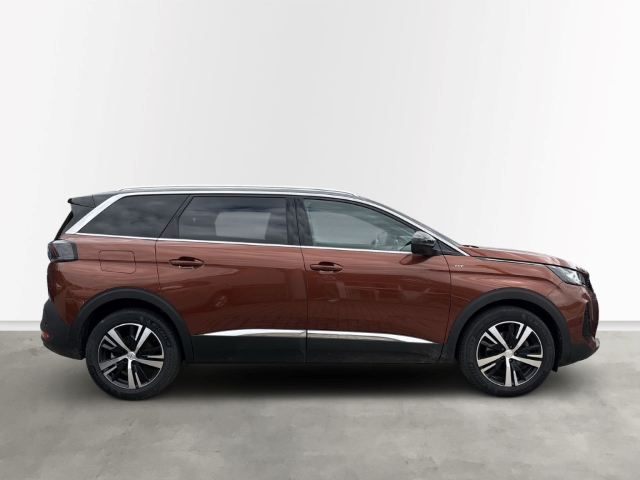 Fahrzeugabbildung Peugeot 5008 GT Navi Digitales Cockpit LED ACC 2-Zonen-Klimaautom Fahrerprofil DAB Ambientebeleuchtung - mit KI generiert/bearbeitet