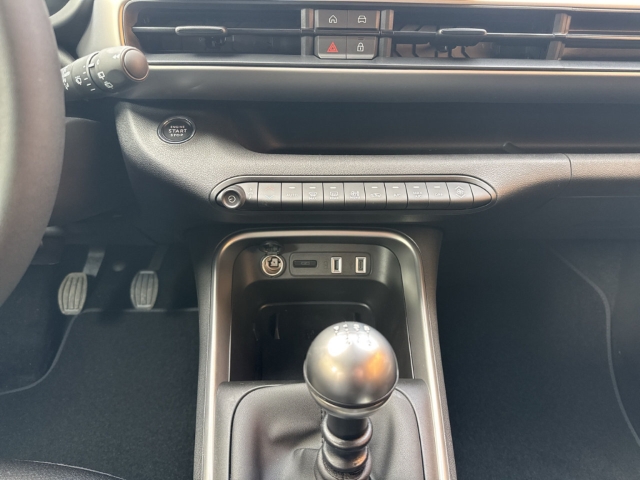 Fahrzeugabbildung Jeep Avenger Summit, SHZ, Navi,RFK
