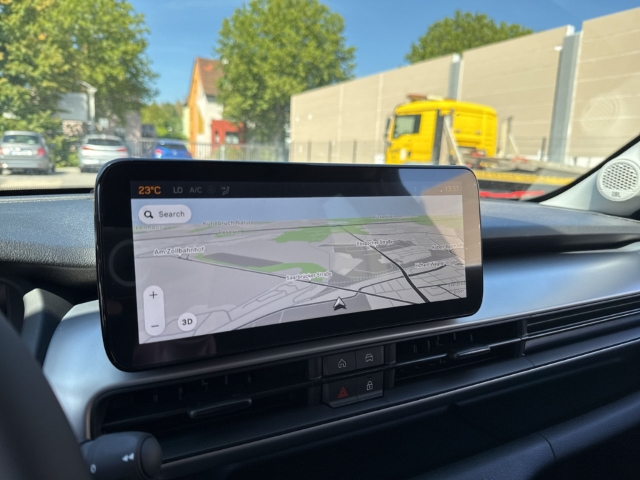 Fahrzeugabbildung Jeep Avenger Summit, SHZ, Navi,RFK - mit KI generiert/bearbeitet