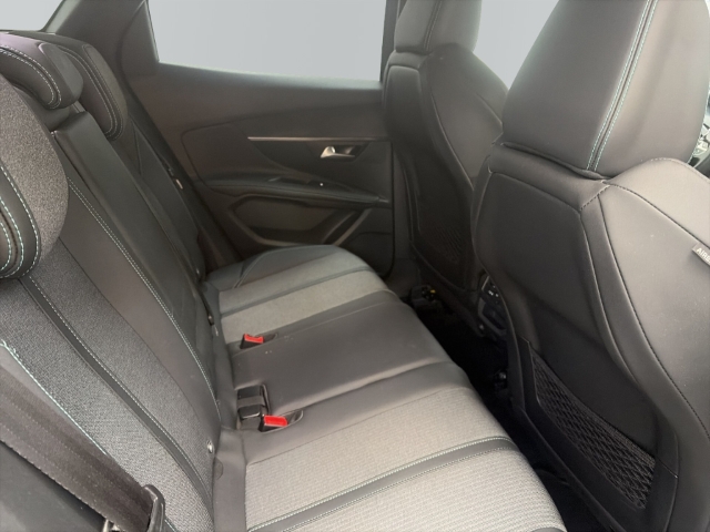 Fahrzeugabbildung Peugeot 3008 Allure Pack Navi Digitales Cockpit LED ACC El. Heckklappe 2-Zonen-Klimaautom - mit KI generiert/bearbeitet