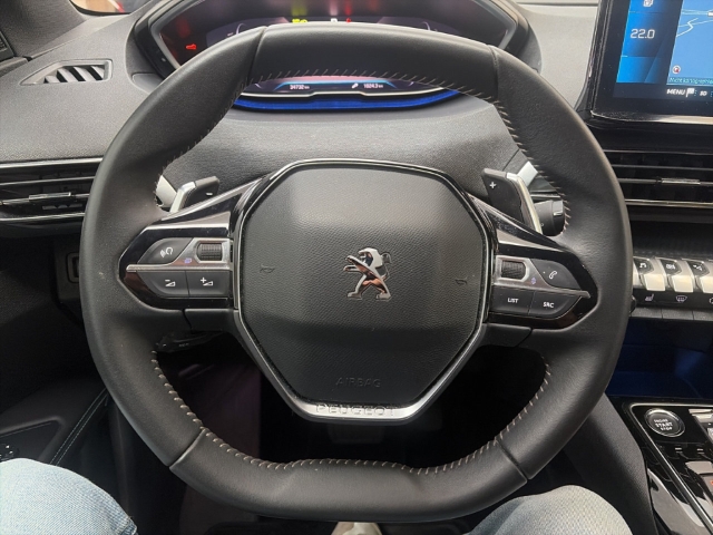 Fahrzeugabbildung Peugeot 3008 Allure Pack Navi Digitales Cockpit LED ACC El. Heckklappe 2-Zonen-Klimaautom - mit KI generiert/bearbeitet
