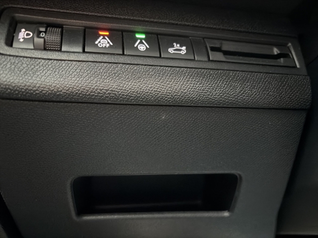 Fahrzeugabbildung Peugeot 3008 Allure Pack Navi Digitales Cockpit LED ACC El. Heckklappe 2-Zonen-Klimaautom - mit KI generiert/bearbeitet