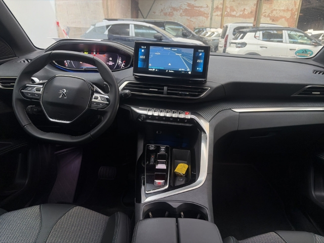 Fahrzeugabbildung Peugeot 3008 Allure Pack Navi Digitales Cockpit LED ACC El. Heckklappe 2-Zonen-Klimaautom - mit KI generiert/bearbeitet