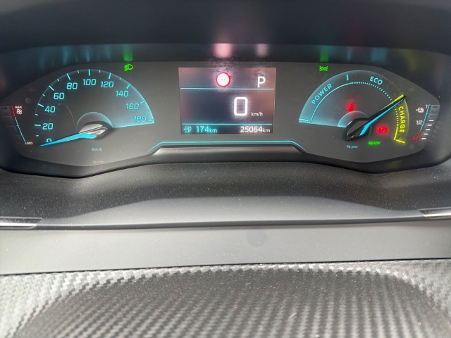 Fahrzeugabbildung Peugeot e-2008 Active Pack LED Klimaautom DAB SHZ Keyless Spurhalteass. Verkehrszeichenerk.