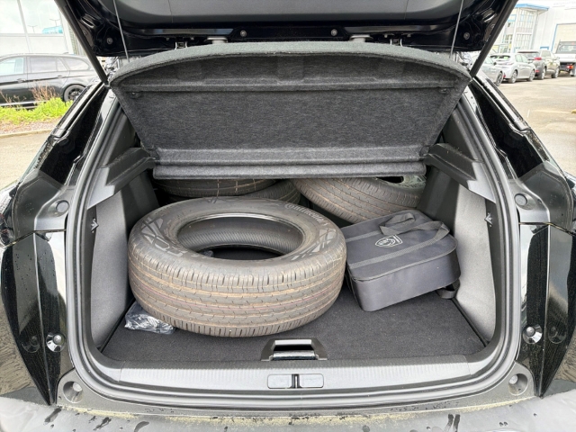 Fahrzeugabbildung Peugeot e-2008 Active Pack LED Klimaautom DAB SHZ Keyless Spurhalteass. Verkehrszeichenerk.