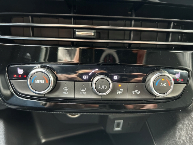 Fahrzeugabbildung Opel Mokka Edition Digitales Cockpit LED Apple CarPlay Android Auto Musikstreaming DAB
