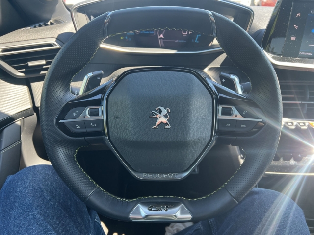 Fahrzeugabbildung Peugeot 208 GT Panorama Navi LED ACC Klimaautom Fahrerprofil DAB Ambientebeleuchtung SHZ Parklenkass.