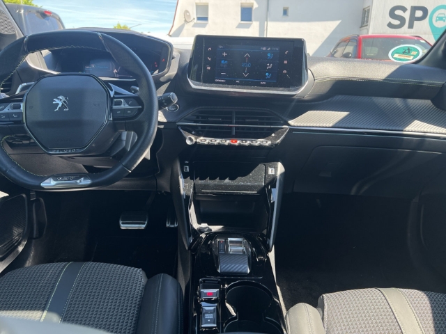 Fahrzeugabbildung Peugeot 208 GT Panorama Navi LED ACC Klimaautom Fahrerprofil DAB Ambientebeleuchtung SHZ Parklenkass.