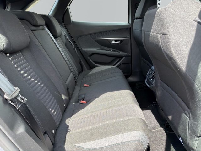 Fahrzeugabbildung Peugeot 3008 Active Pack Digitales Cockpit LED 2-Zonen-Klimaautom DAB SHZ Keyless Spurhalteass.
