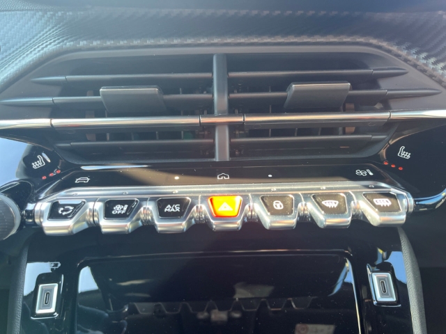 Fahrzeugabbildung Peugeot 2008 Allure LED Apple CarPlay Android Auto Klimaautom Musikstreaming DAB SHZ Spurhalteass.