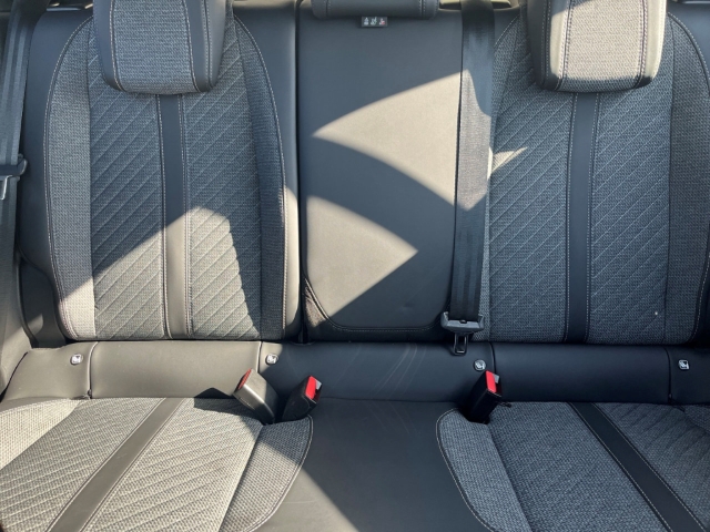 Fahrzeugabbildung Peugeot 2008 Allure LED Apple CarPlay Android Auto Klimaautom Musikstreaming DAB SHZ Spurhalteass.