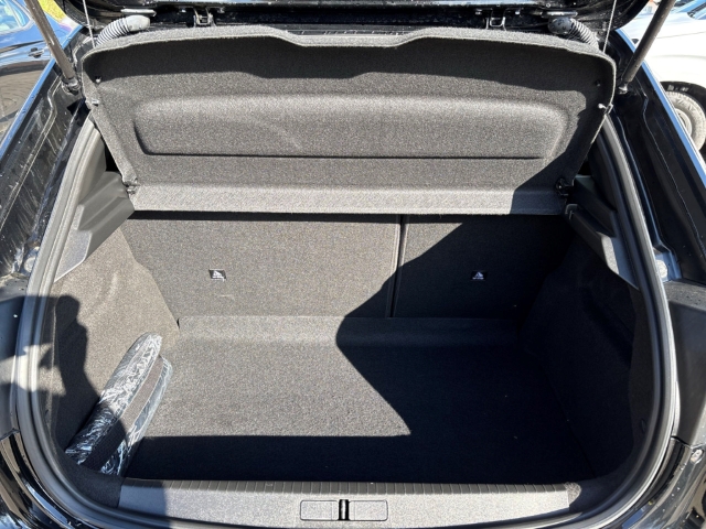 Fahrzeugabbildung Peugeot 208 Allure Pack Navi LED Klimaautom Fahrerprofil DAB SHZ Spurhalteass. Verkehrszeichenerk.