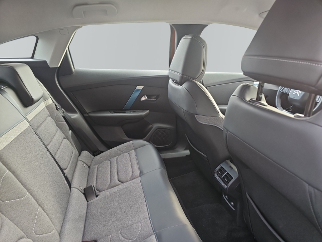 Fahrzeugabbildung Citroen e-C4 Feel Pack Elektromotor HUD Navi LED Apple CarPlay Android Auto Mehrzonenklima