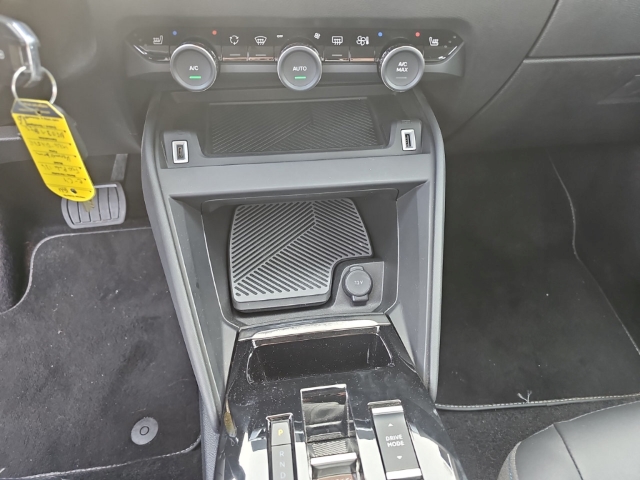 Fahrzeugabbildung Citroen e-C4 Feel Pack Elektromotor HUD Navi LED Apple CarPlay Android Auto Mehrzonenklima