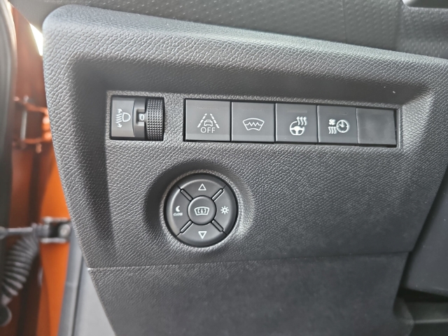 Fahrzeugabbildung Citroen e-C4 Feel Pack Elektromotor HUD Navi LED Apple CarPlay Android Auto Mehrzonenklima