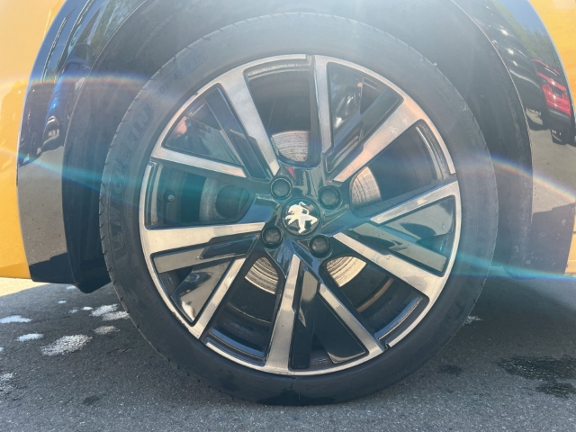Fahrzeugabbildung Peugeot 208 GT Panorama Navi LED ACC Klimaautom Fahrerprofil DAB Ambientebeleuchtung SHZ Parklenkass.
