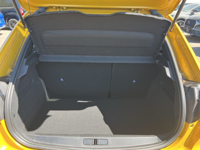 Fahrzeugabbildung Peugeot 208 GT Panorama Navi LED ACC Klimaautom Fahrerprofil DAB Ambientebeleuchtung SHZ Parklenkass.