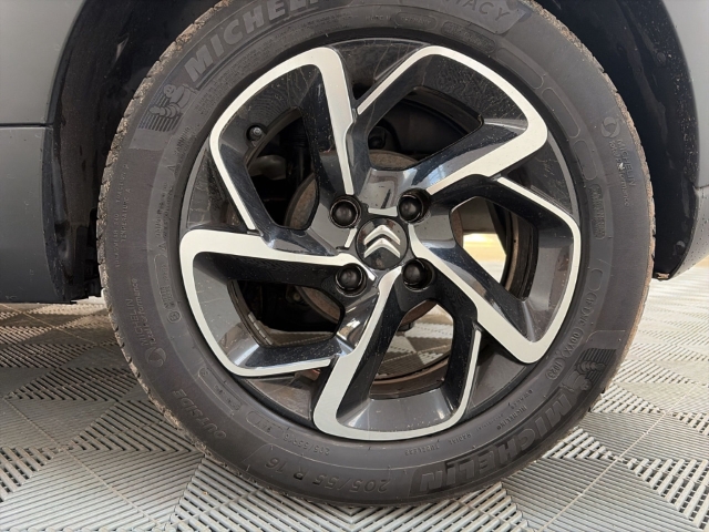Fahrzeugabbildung Citroen C3 C-Series Navi LED DAB Spurhalteass. Verkehrszeichenerk. Notbremsass. Temp Tel.-Vorb. - mit KI generiert/bearbeitet