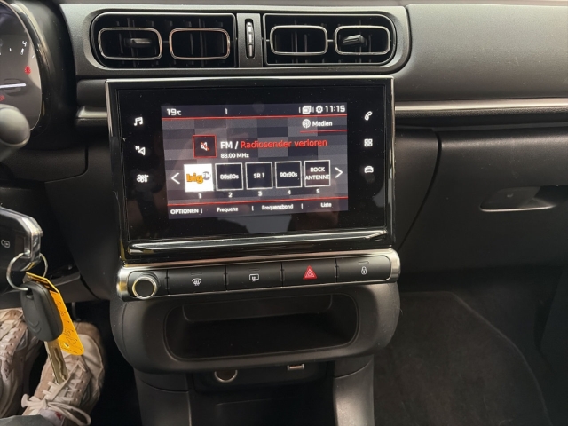Fahrzeugabbildung Citroen C3 C-Series Navi LED DAB Spurhalteass. Verkehrszeichenerk. Notbremsass. Temp Tel.-Vorb. - mit KI generiert/bearbeitet