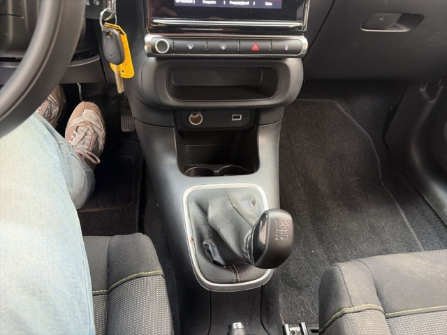 Fahrzeugabbildung Citroen C3 C-Series Navi LED DAB Spurhalteass. Verkehrszeichenerk. Notbremsass. Temp Tel.-Vorb. - mit KI generiert/bearbeitet