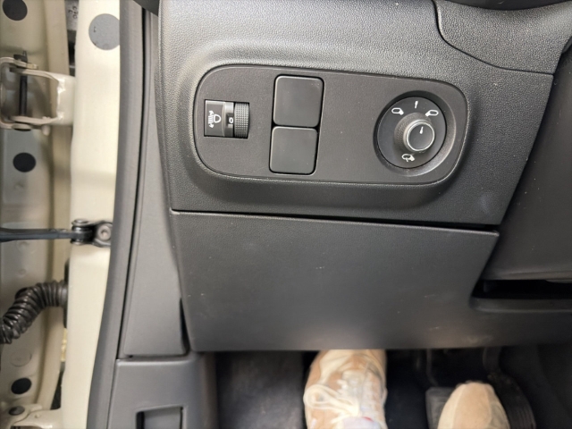 Fahrzeugabbildung Citroen C3 C-Series Navi LED DAB Spurhalteass. Verkehrszeichenerk. Notbremsass. Temp Tel.-Vorb. - mit KI generiert/bearbeitet