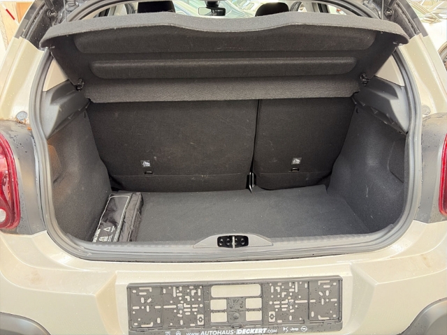Fahrzeugabbildung Citroen C3 C-Series Navi LED DAB Spurhalteass. Verkehrszeichenerk. Notbremsass. Temp Tel.-Vorb. - mit KI generiert/bearbeitet