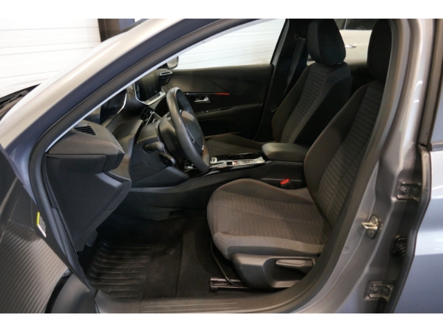 Fahrzeugabbildung Peugeot e-208 Active Pack Elektro LED Apple CarPlay Android Auto Musikstreaming DAB Spurhalteass.