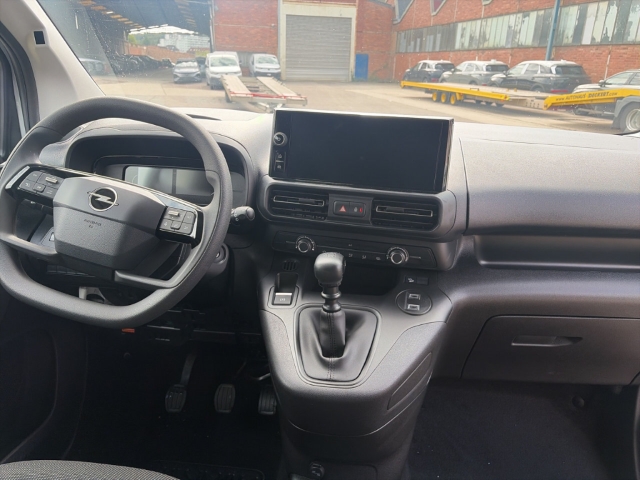 Fahrzeugabbildung Opel Combo Cargo M, AHK-Vorrüstung, Holzboden, FlexCargo, Kamera - mit KI generiert/bearbeitet