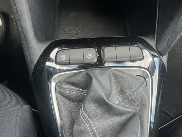Fahrzeugabbildung Opel Corsa F Basis Apple CarPlay Android Auto Musikstreaming DAB Spurhalteass. Verkehrszeichenerk.