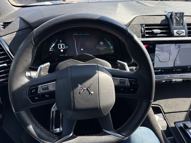 Fahrzeugabbildung DS Automobiles DS7 E-Tense Performance Line + 4x4 AD Digitales Cockpit Soundsystem LED Klimaautom