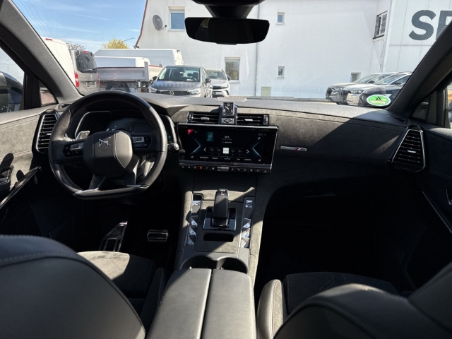Fahrzeugabbildung DS Automobiles DS7 E-Tense Performance Line + 4x4 AD Digitales Cockpit Soundsystem LED Klimaautom