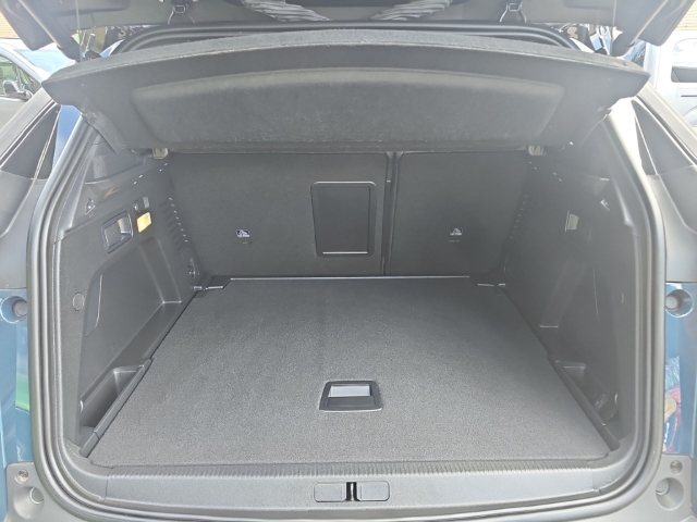 Fahrzeugabbildung Peugeot 3008 GT El. Panodach Navi Digitales Cockpit LED ACC El. Heckklappe Apple CarPlay Android Auto
