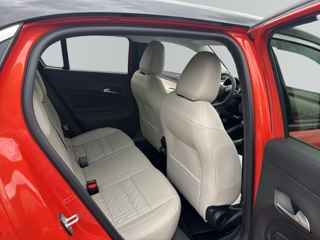 Fahrzeugabbildung Fiat 600 Hybrid La Prima , Leder, Nav, RFK,
