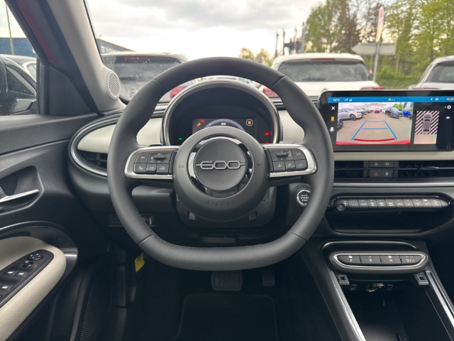 Fahrzeugabbildung Fiat 600 Hybrid La Prima , Leder, Nav, RFK,