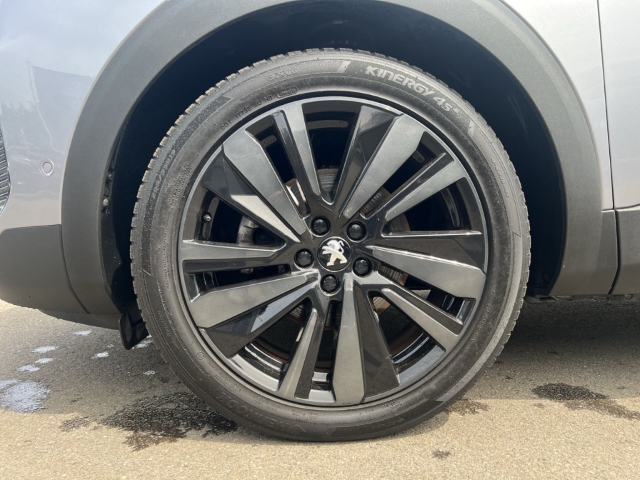 Fahrzeugabbildung Peugeot 3008 GT El. Panodach Navi Leder Digitales Cockpit Memory Sitze Soundsystem Massagesitze