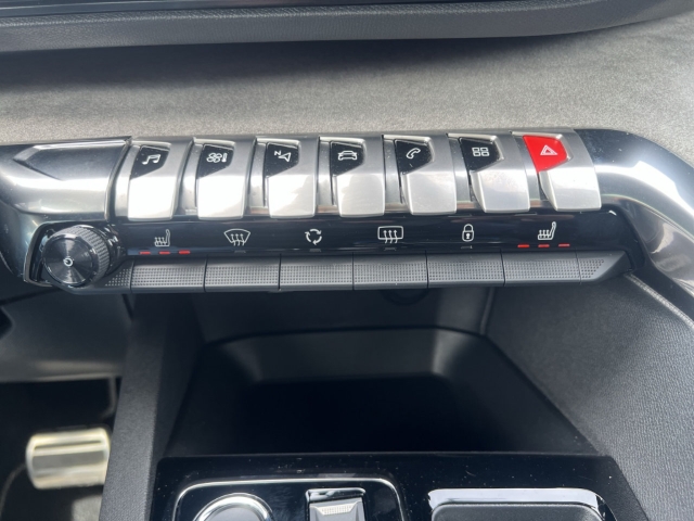 Fahrzeugabbildung Peugeot 3008 GT El. Panodach Navi Leder Digitales Cockpit Memory Sitze Soundsystem Massagesitze