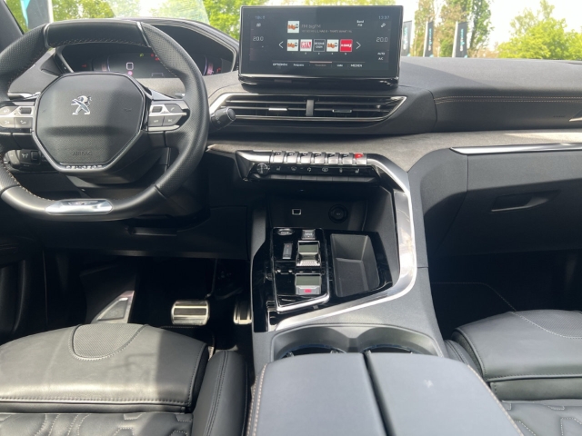 Fahrzeugabbildung Peugeot 3008 GT El. Panodach Navi Leder Digitales Cockpit Memory Sitze Soundsystem Massagesitze