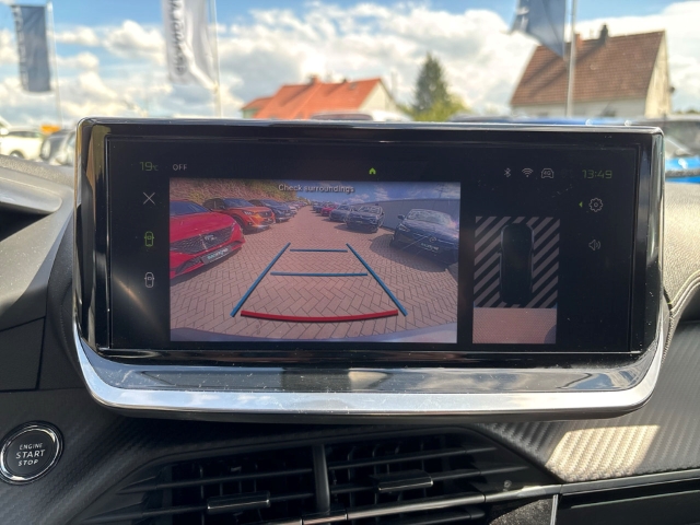 Fahrzeugabbildung Peugeot 2008 GT Navi LED Apple CarPlay Android Auto Klimaautom Fahrerprofil Musikstreaming - mit KI generiert/bearbeitet