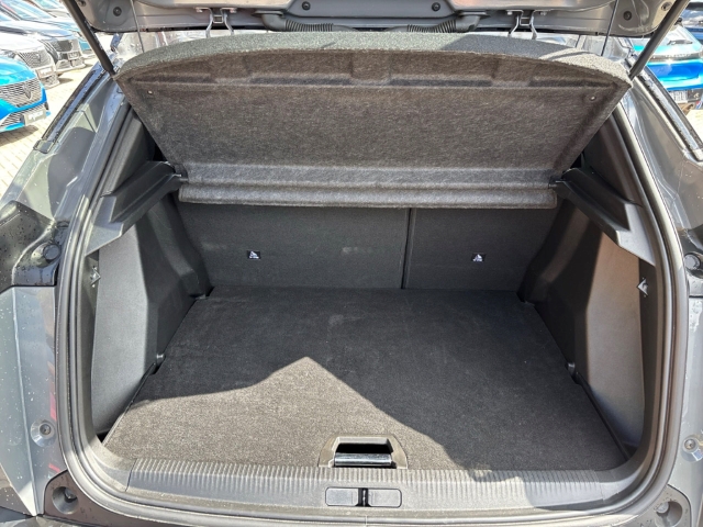 Fahrzeugabbildung Peugeot 2008 GT Navi LED Apple CarPlay Android Auto Klimaautom Fahrerprofil Musikstreaming - mit KI generiert/bearbeitet