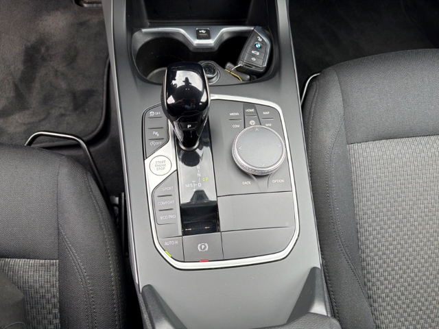 Fahrzeugabbildung BMW 118 i Advantage Navi Digitales Cockpit LED Sperrdiff. Fahrerprofil WLAN Kom-paket