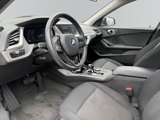 Fahrzeugabbildung BMW 118 i Advantage Navi Digitales Cockpit LED Sperrdiff. Fahrerprofil WLAN Kom-paket